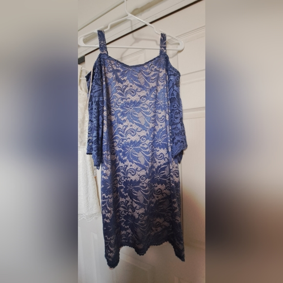 Dress - Picture 2 of 6